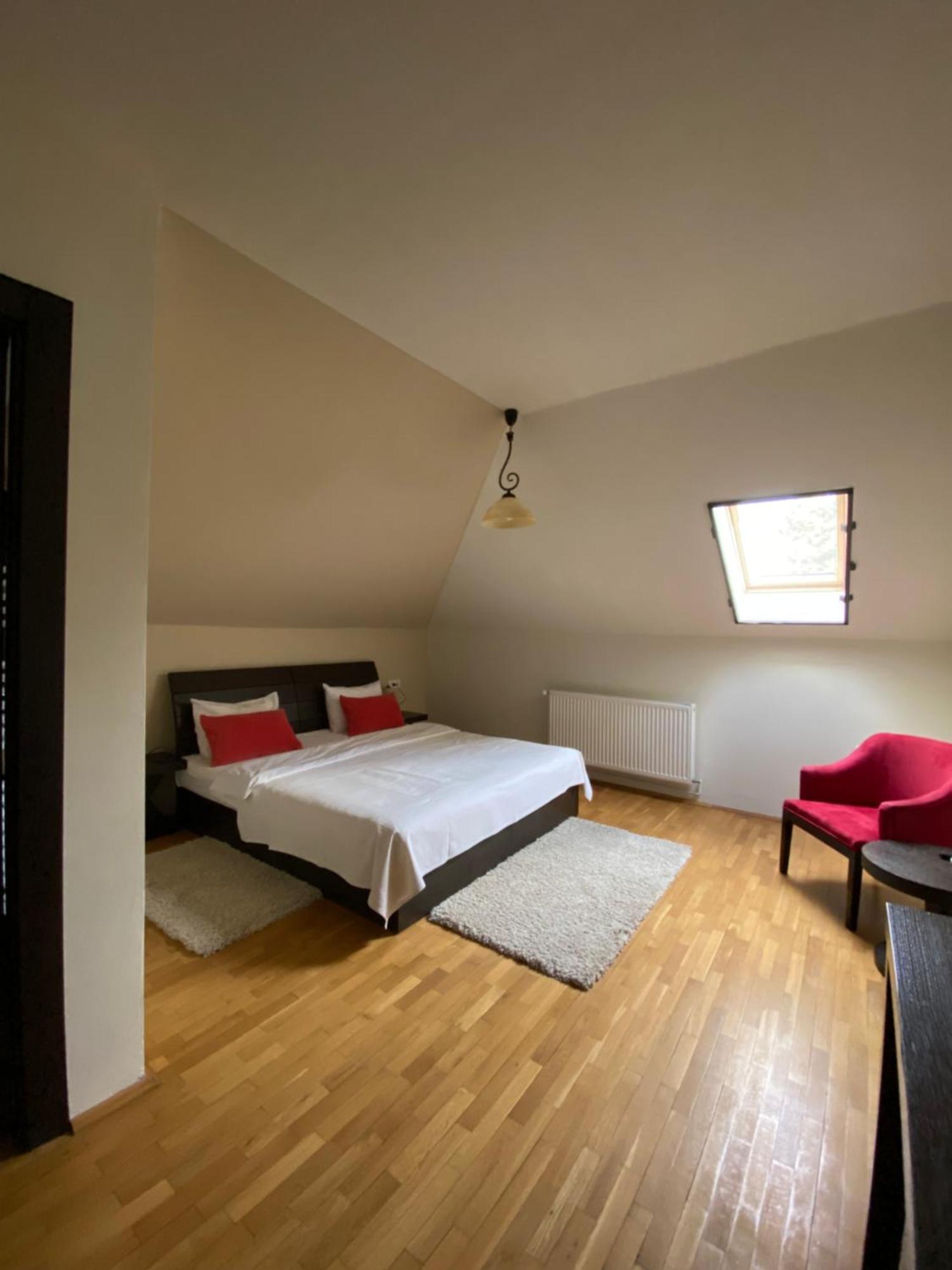 Cetatuia Hotell Măgura Exteriör bild