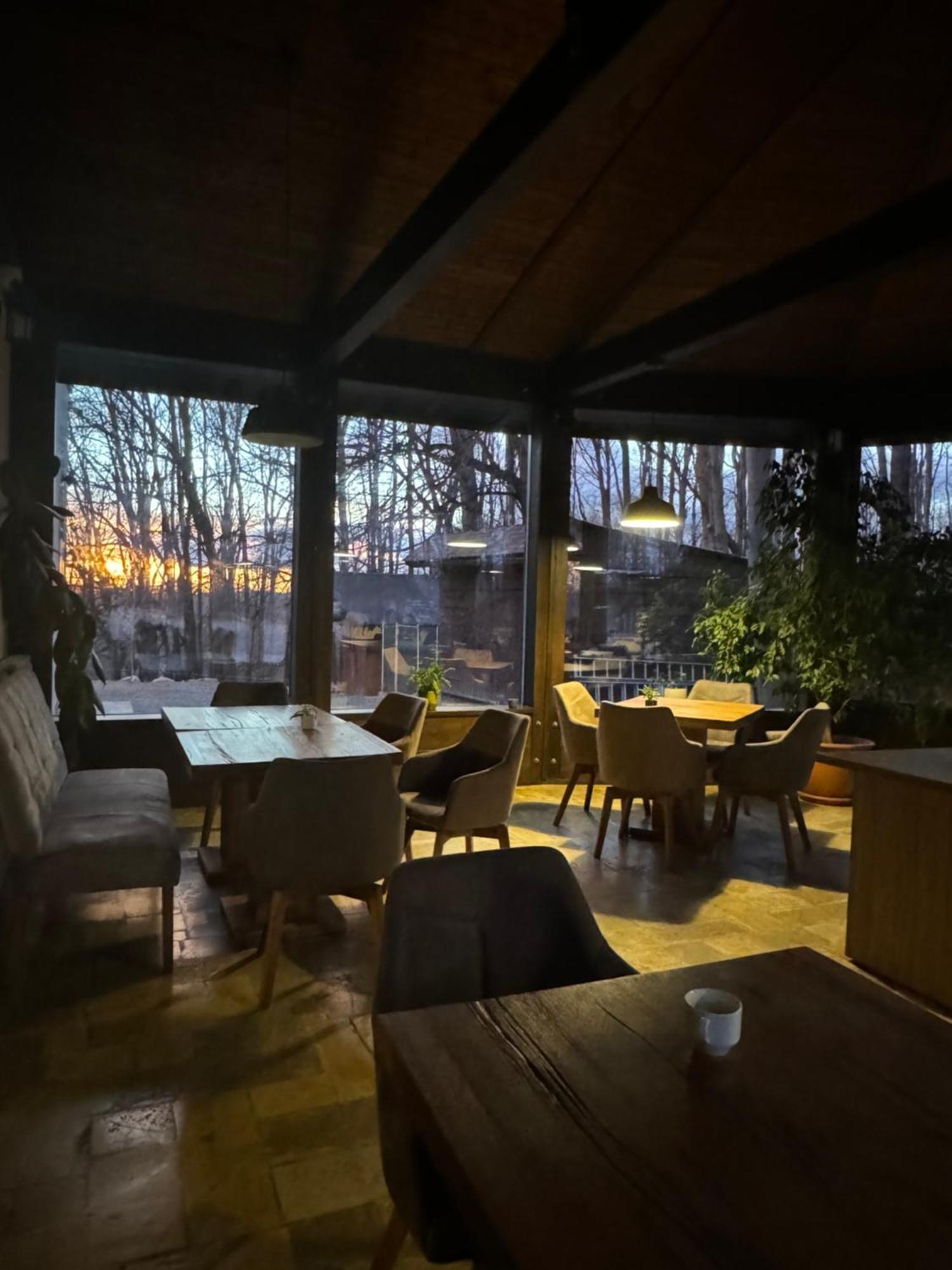 Cetatuia Hotell Măgura Exteriör bild