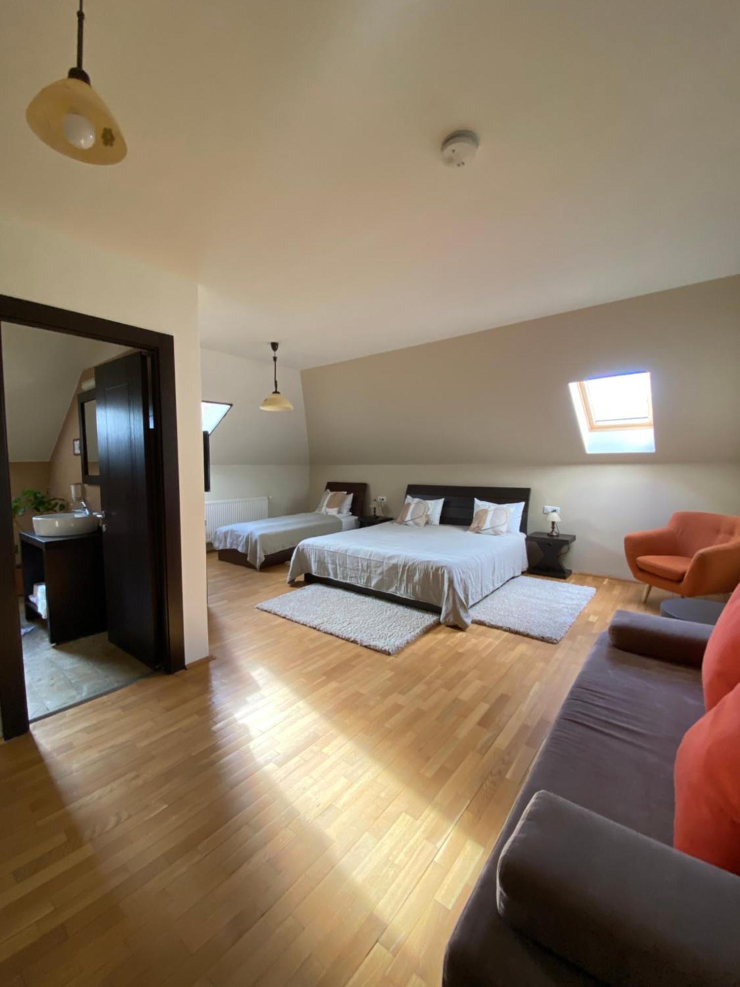 Cetatuia Hotell Măgura Exteriör bild