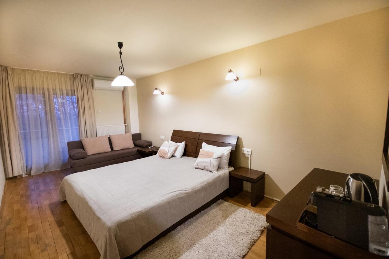 Cetatuia Hotell Măgura Exteriör bild