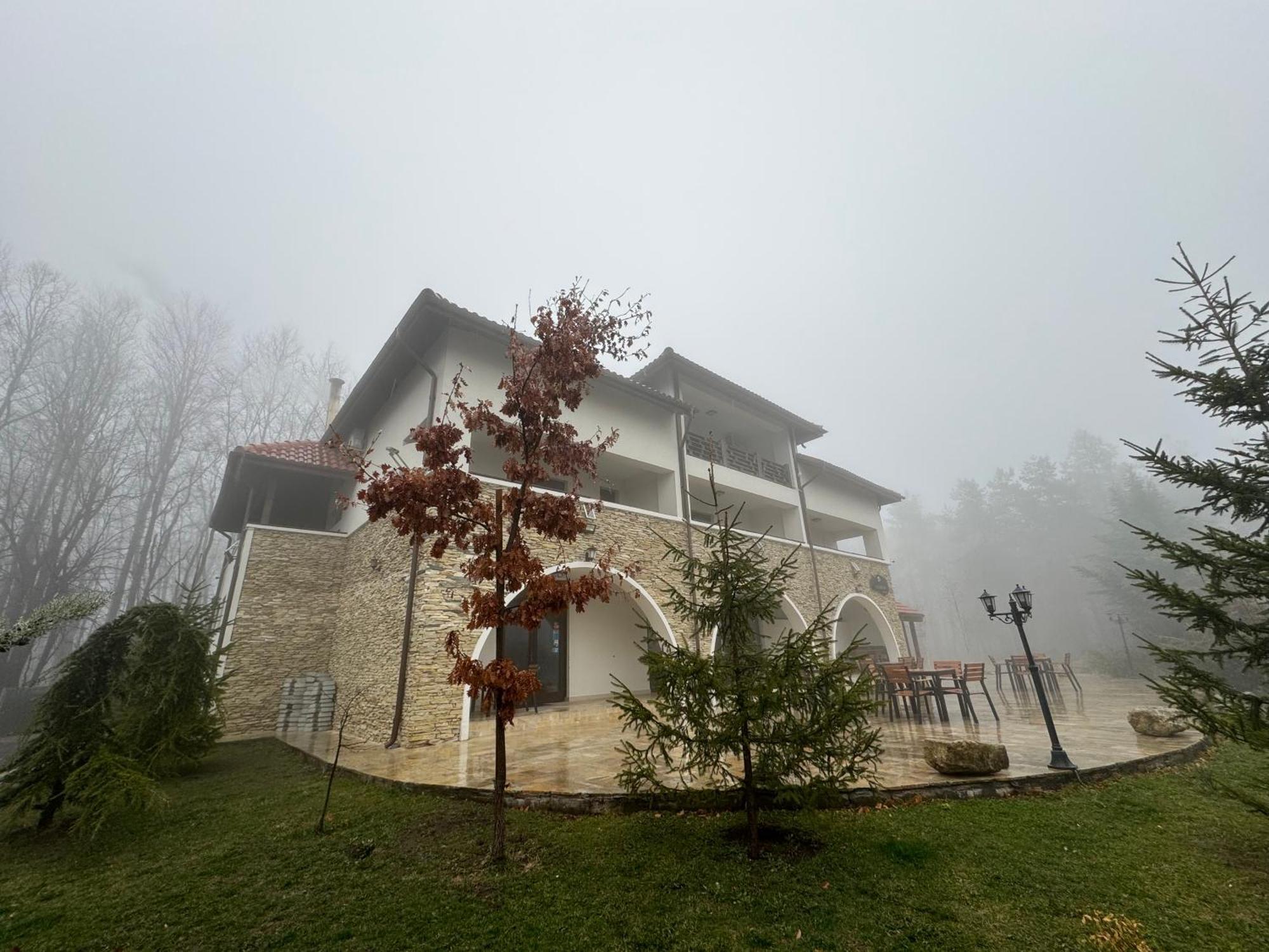 Cetatuia Hotell Măgura Exteriör bild