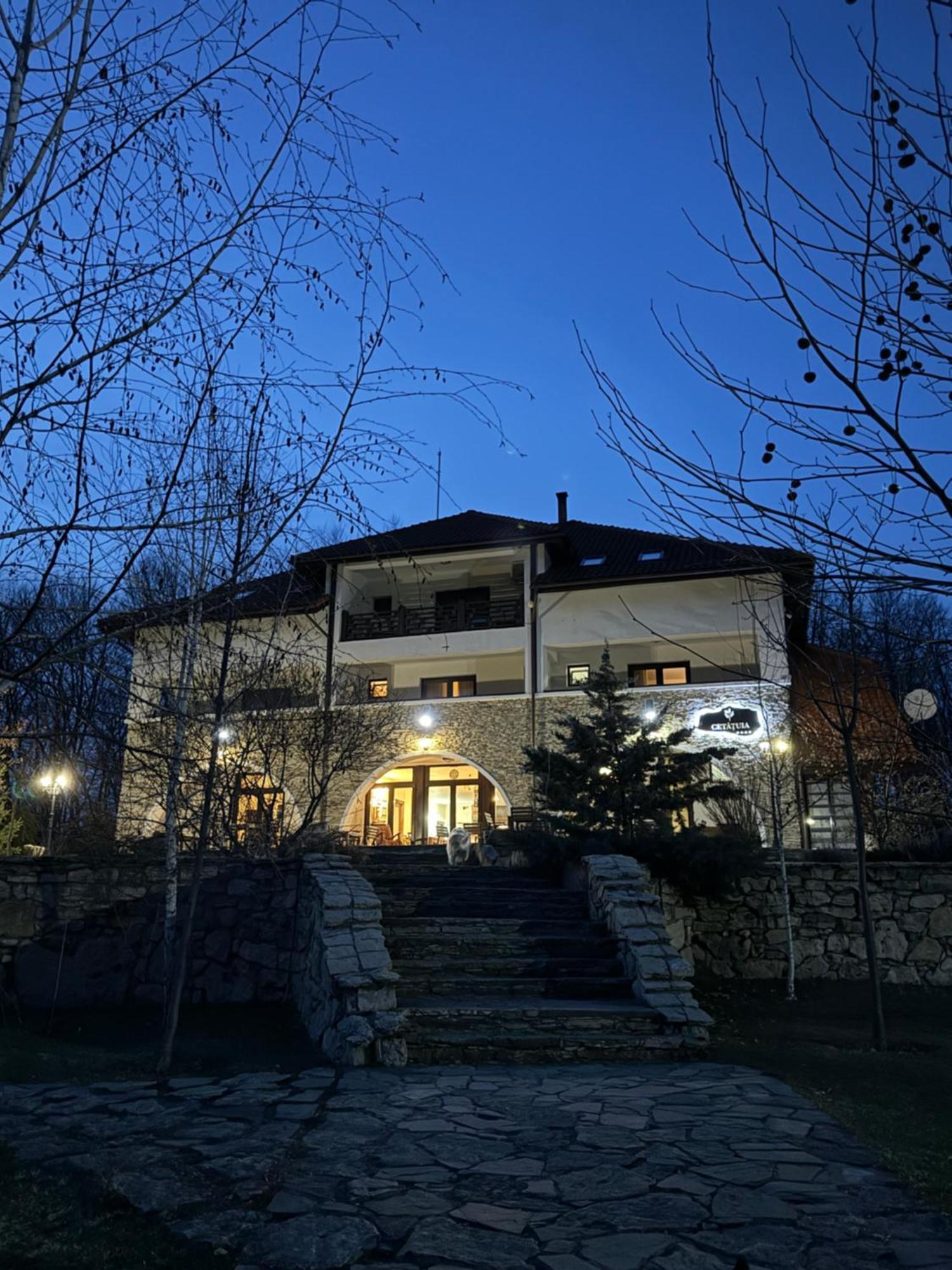 Cetatuia Hotell Măgura Exteriör bild