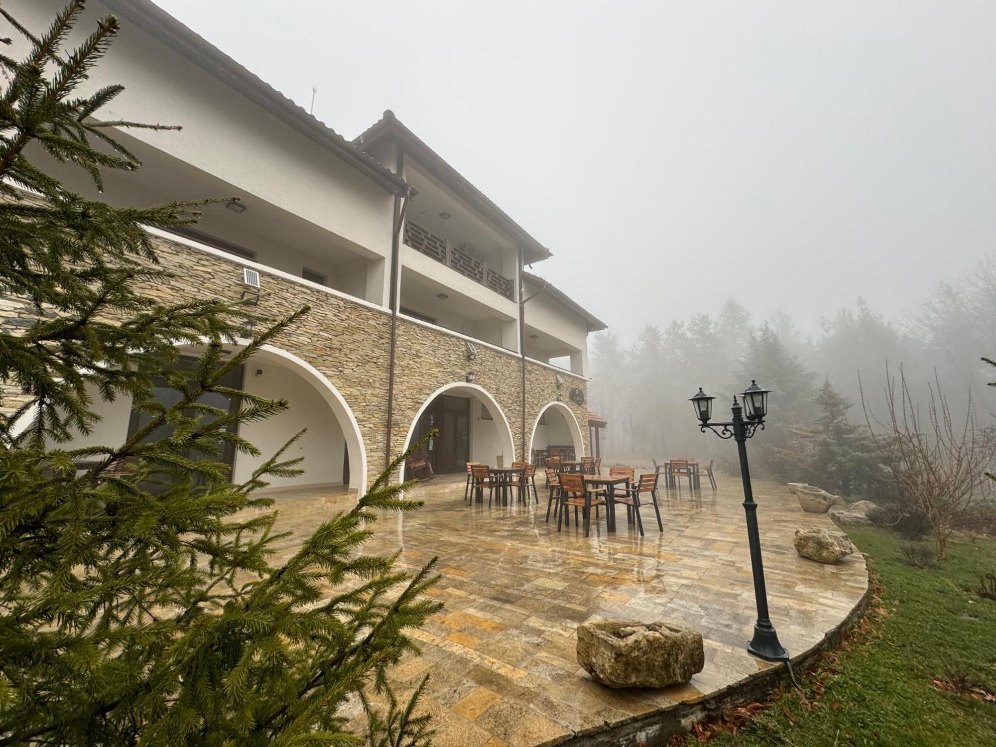 Cetatuia Hotell Măgura Exteriör bild