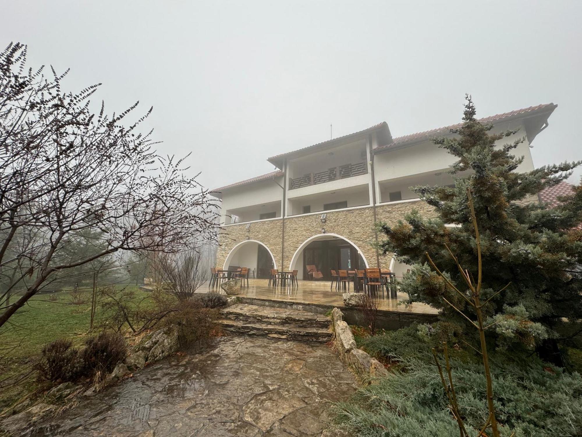 Cetatuia Hotell Măgura Exteriör bild