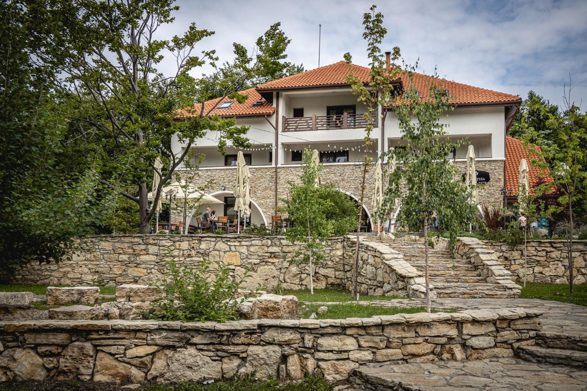 Cetatuia Hotell Măgura Exteriör bild