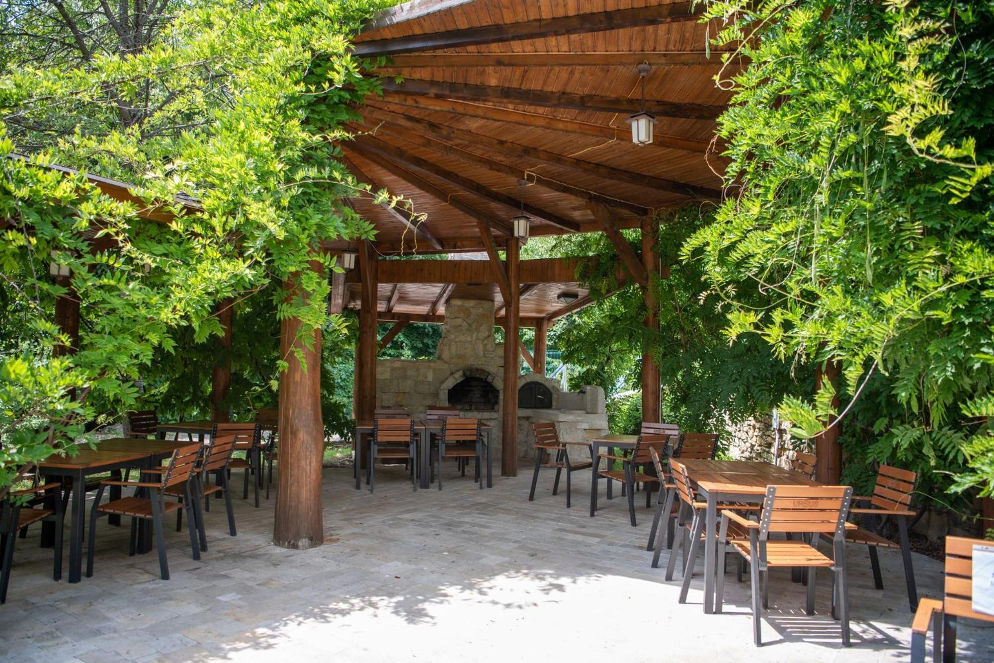 Cetatuia Hotell Măgura Exteriör bild